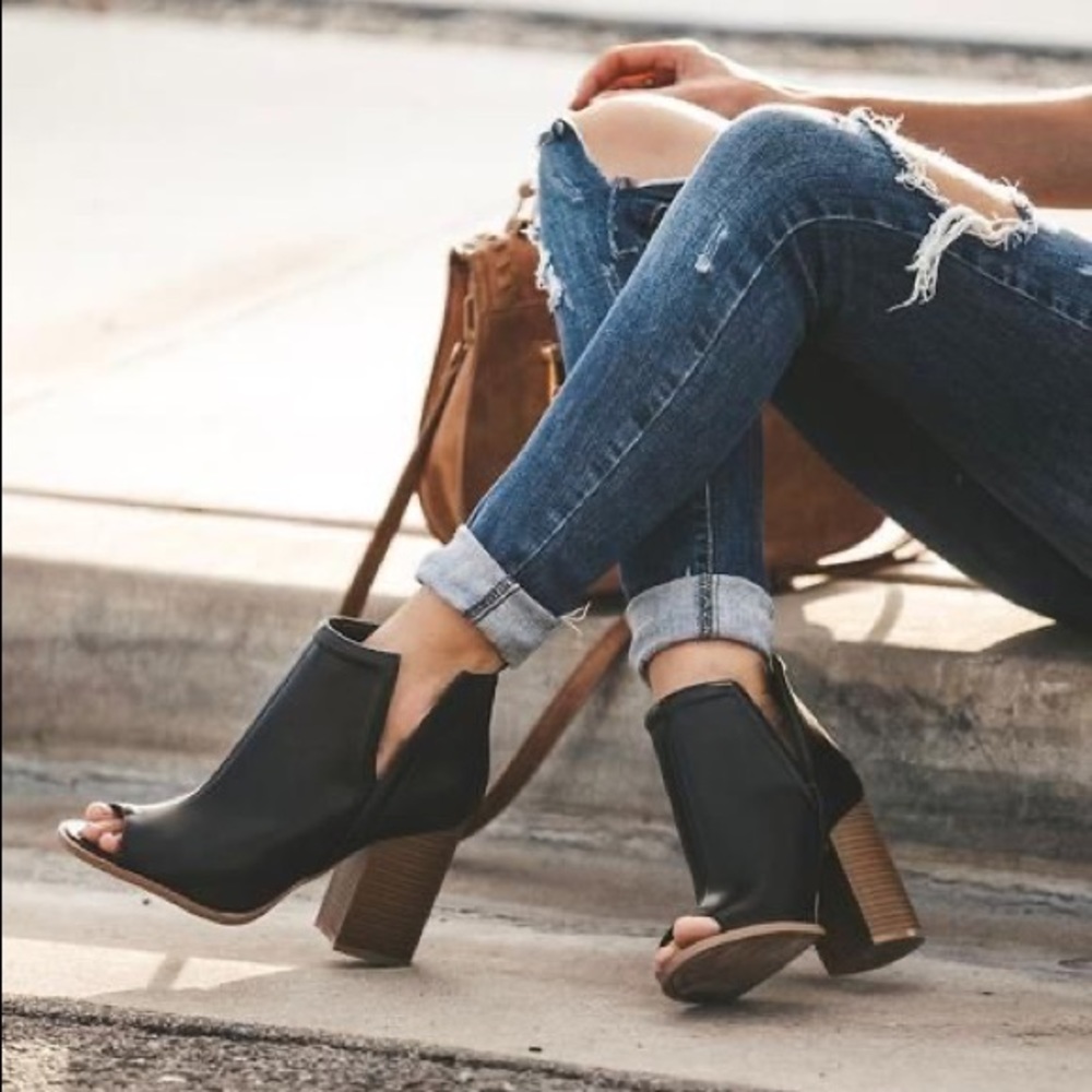 NWOT Cutout Side Peeptoe Ankle Booties Wood Stack Heel